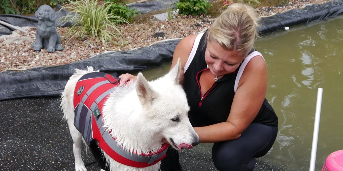 behappy-katjaschulz-vor-pool2